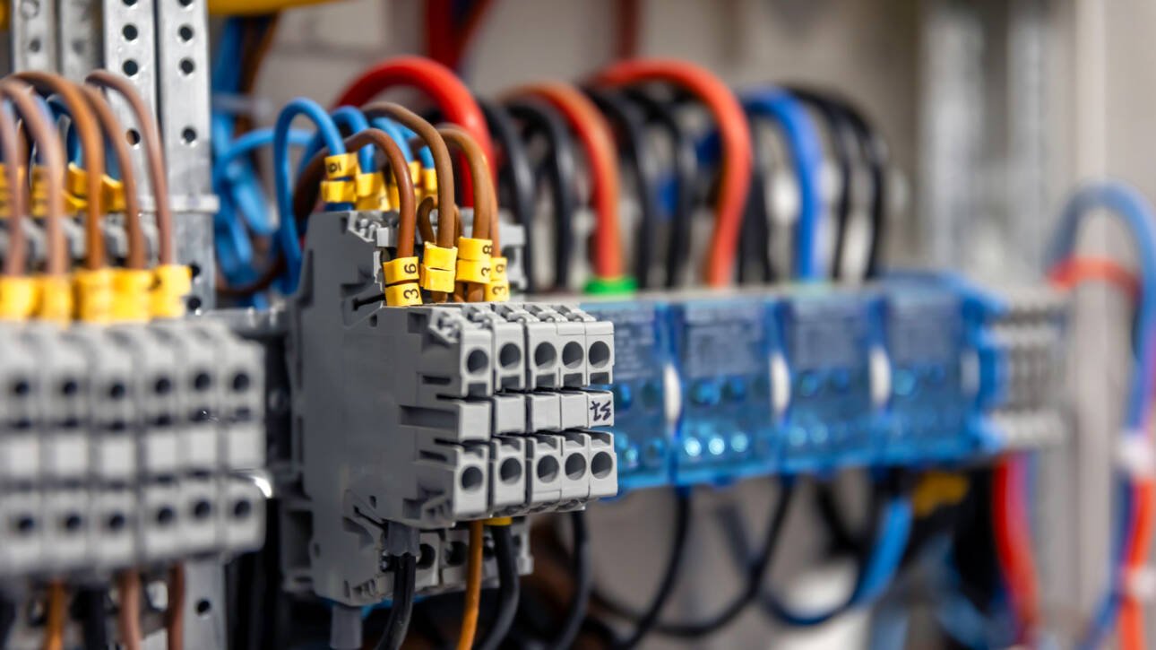 Advantages of Single Phase 280V