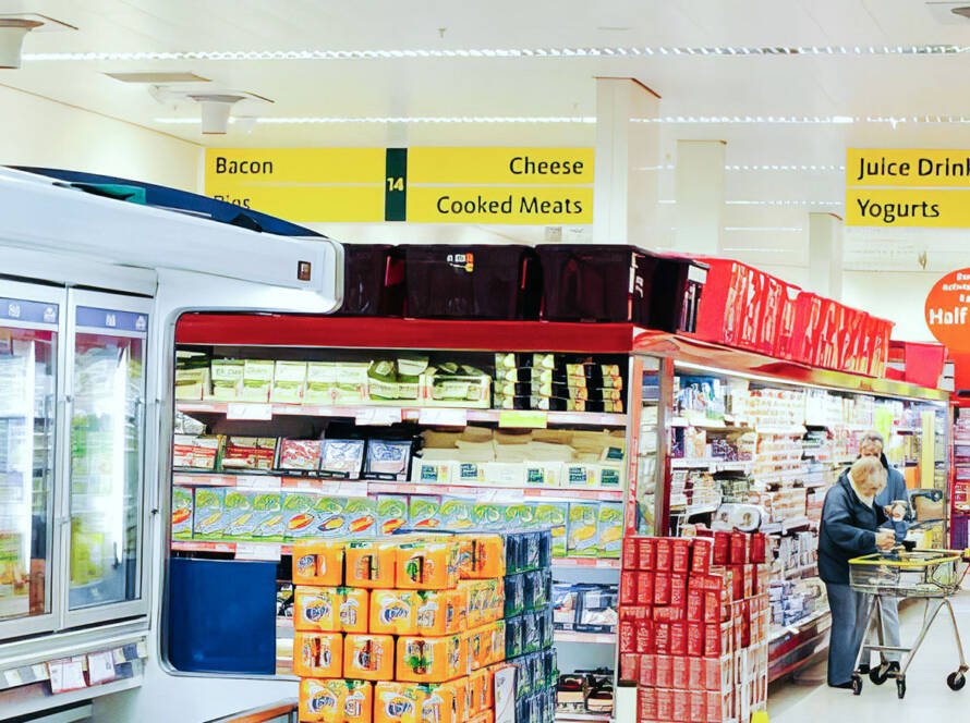 Destratification fans for grocery store